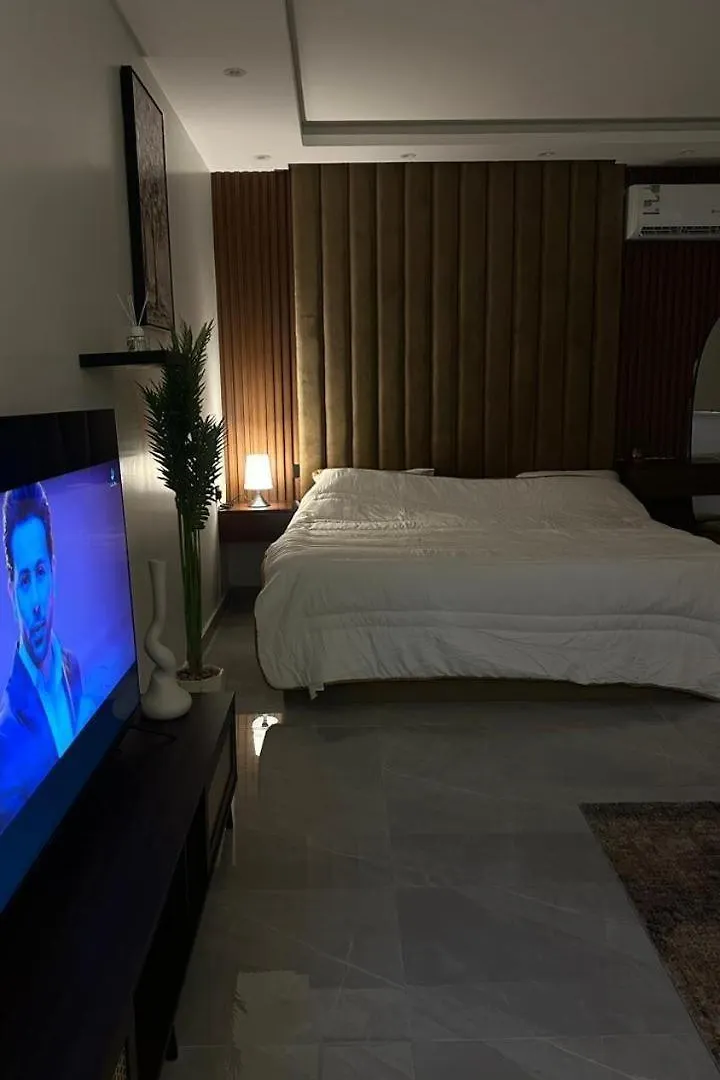 شقة بجلسة خارجيه رايقه وجميله . Apartment Riyadh